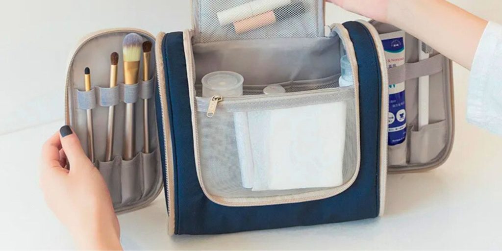 trousse de toilette avec des rangements